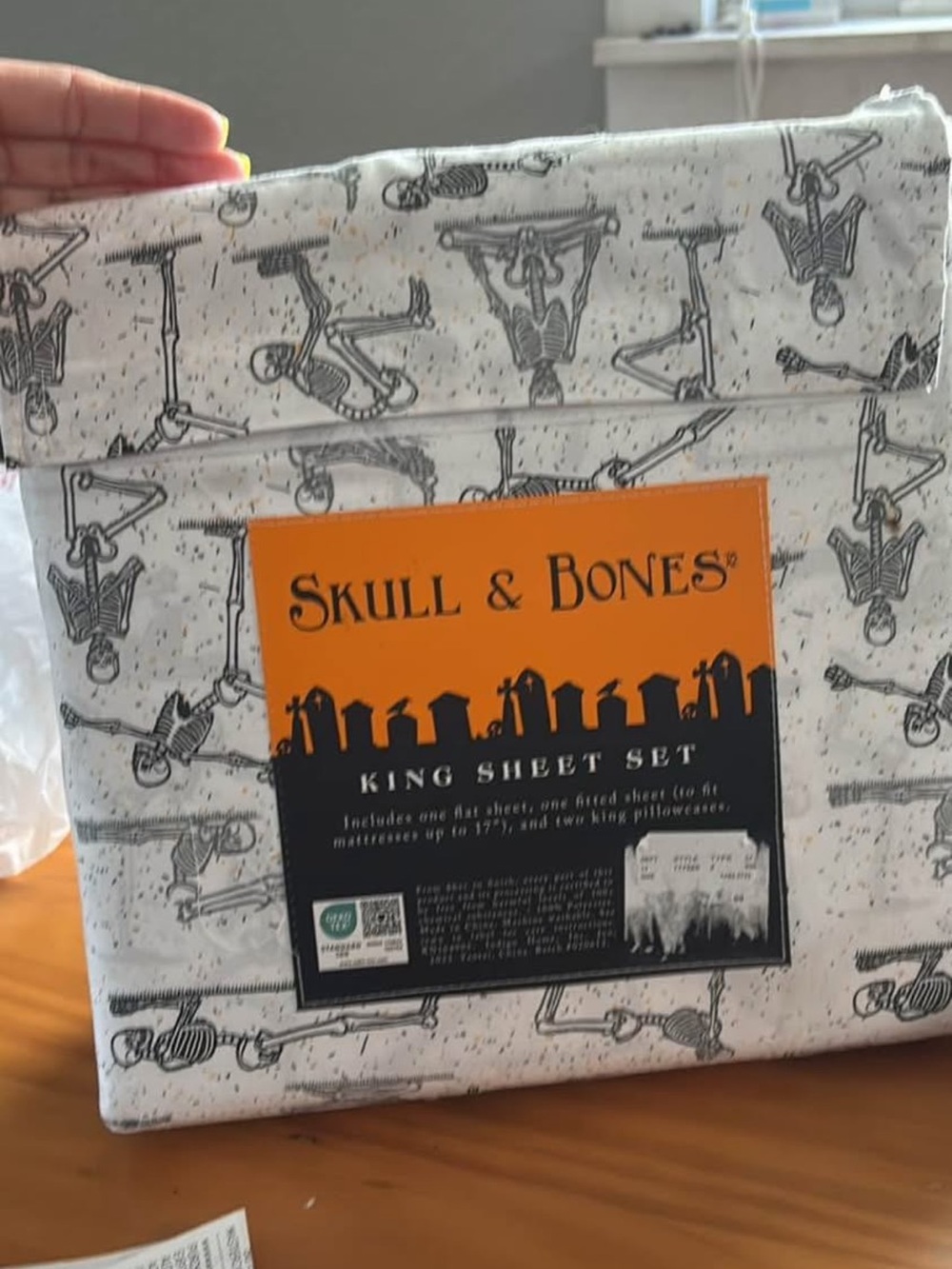T.J.Maxx White and Black Skull & Bones King Sheet Set